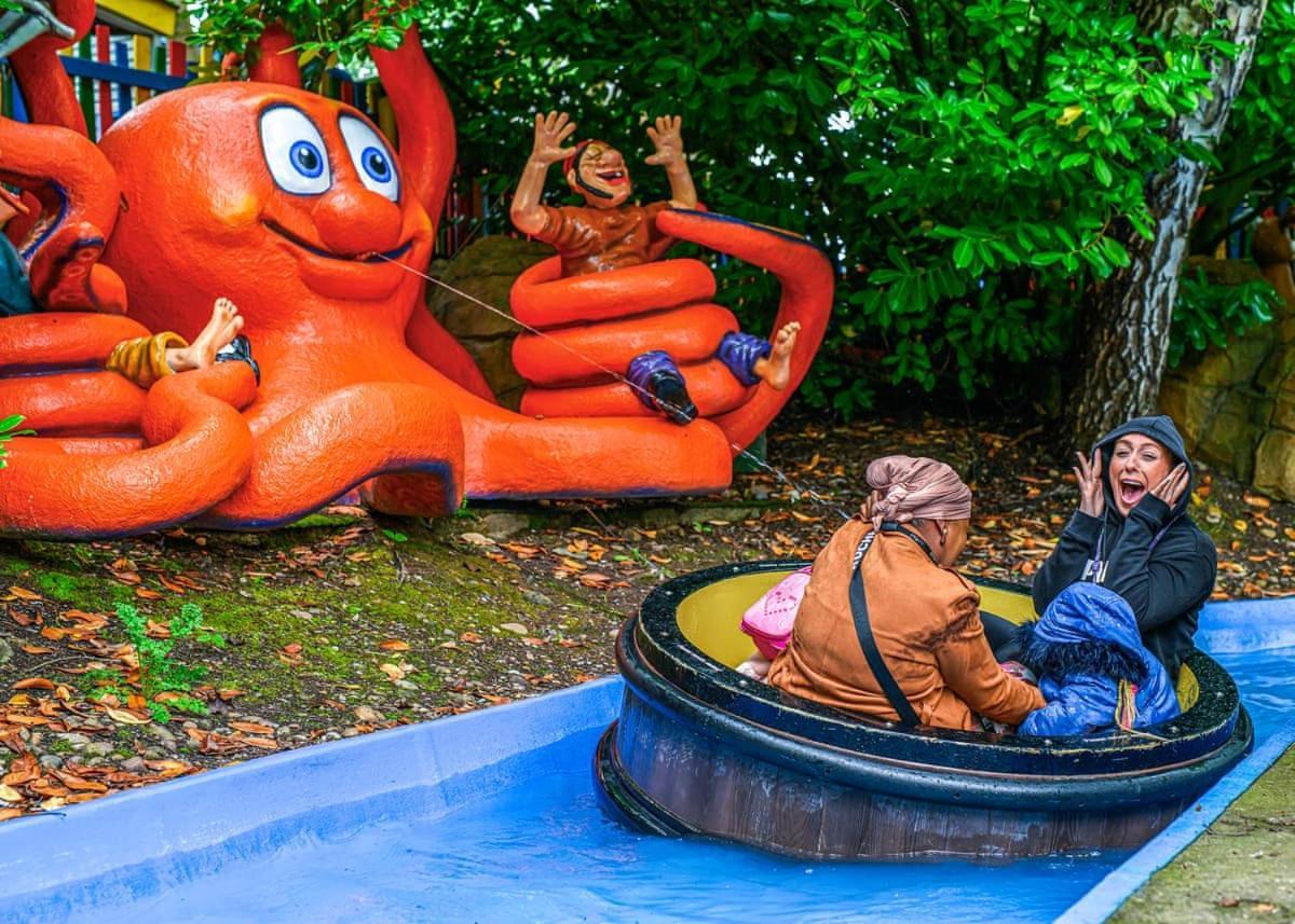 Wild Acre Village At Sundown Adventureland 이스트 레트포드 외부 사진